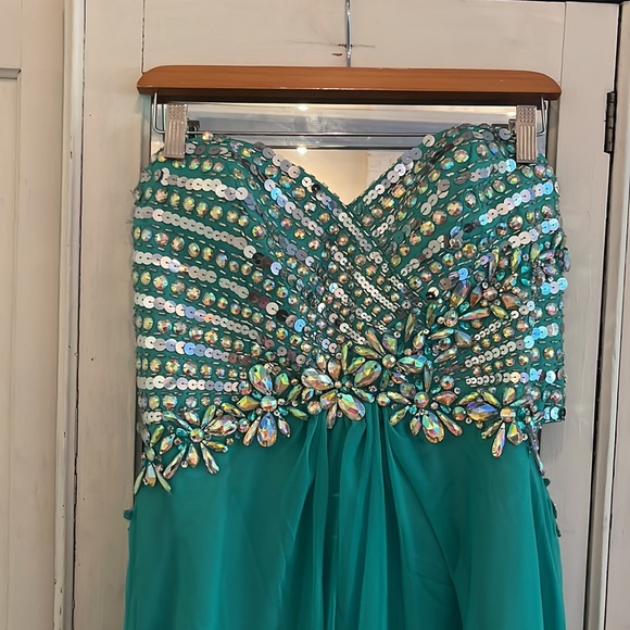 Strapless Alyce Paris Homecoming Winter Formal Prom Dress - Picture 2 of 12